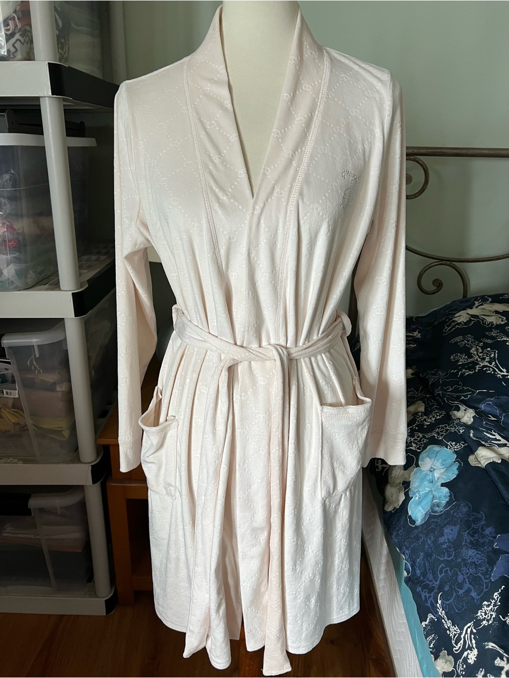 Juicy Couture Light Blush Women's Plush Robe Size S/M w/Pockets Rhinestone Logo